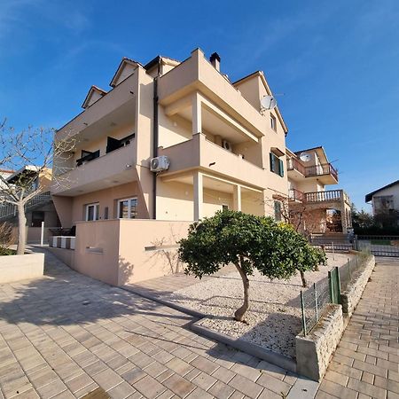 Gracienda Apartment Bilice Bagian luar foto
