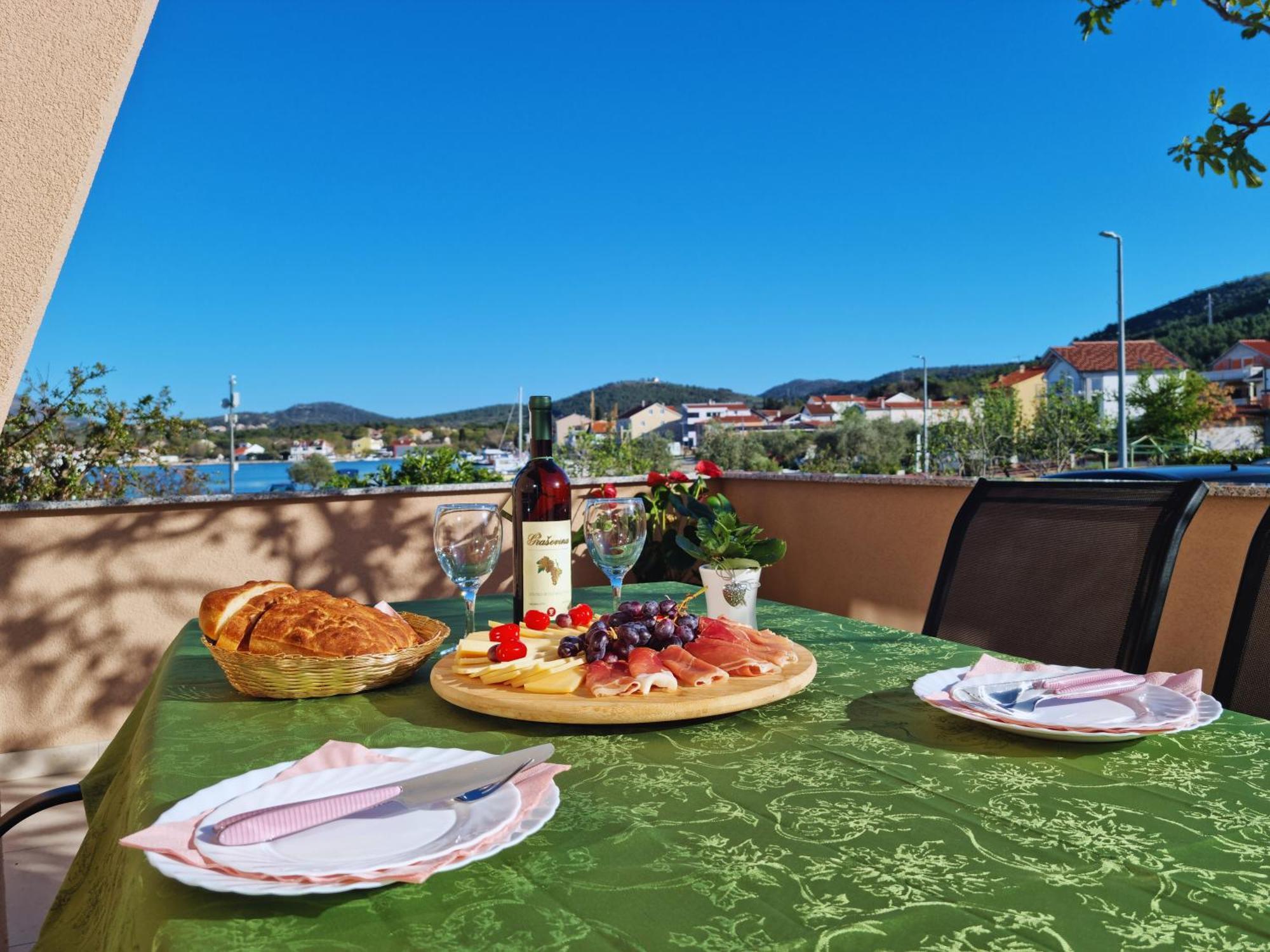 Gracienda Apartment Bilice Bagian luar foto