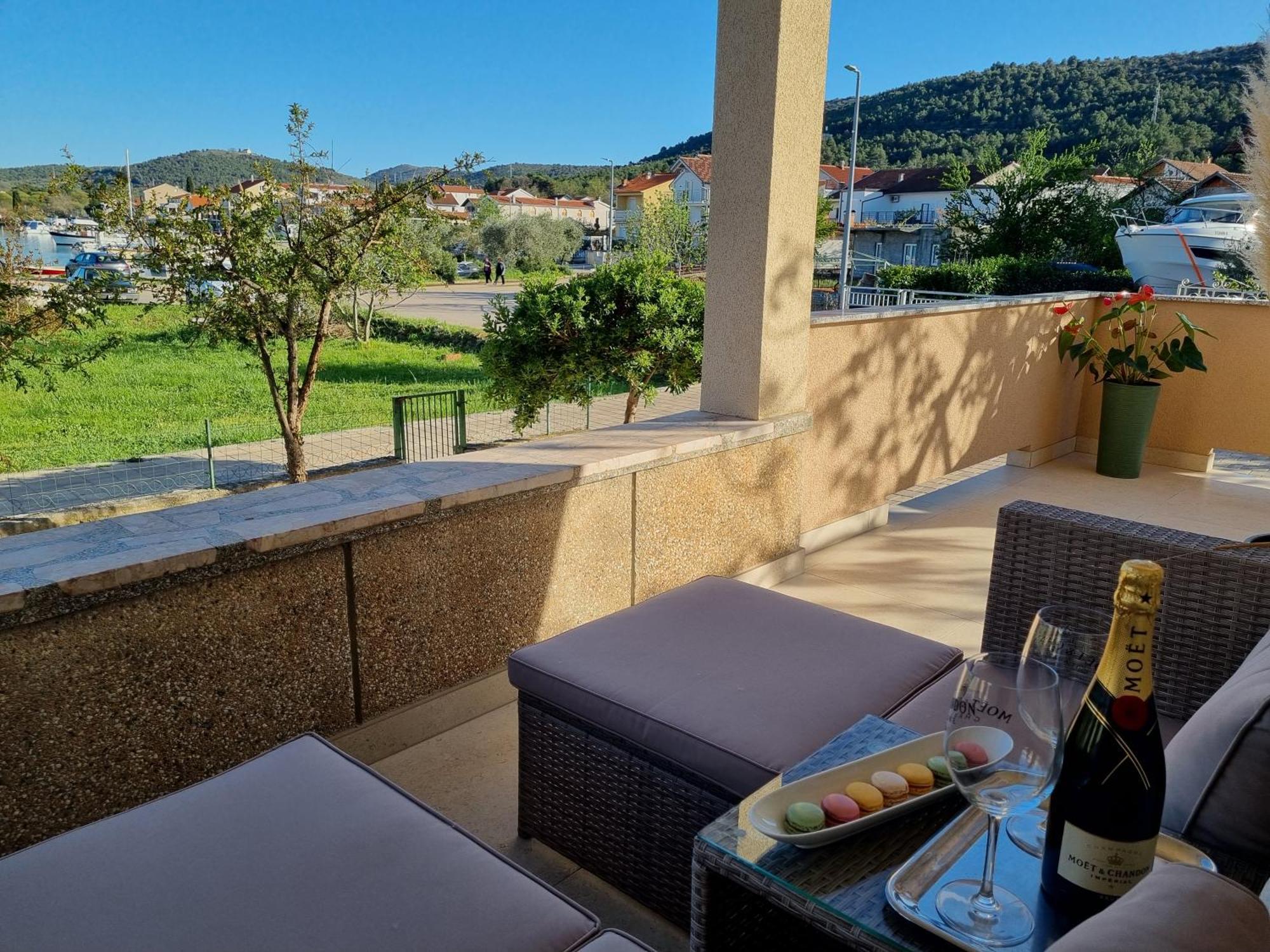 Gracienda Apartment Bilice Bagian luar foto