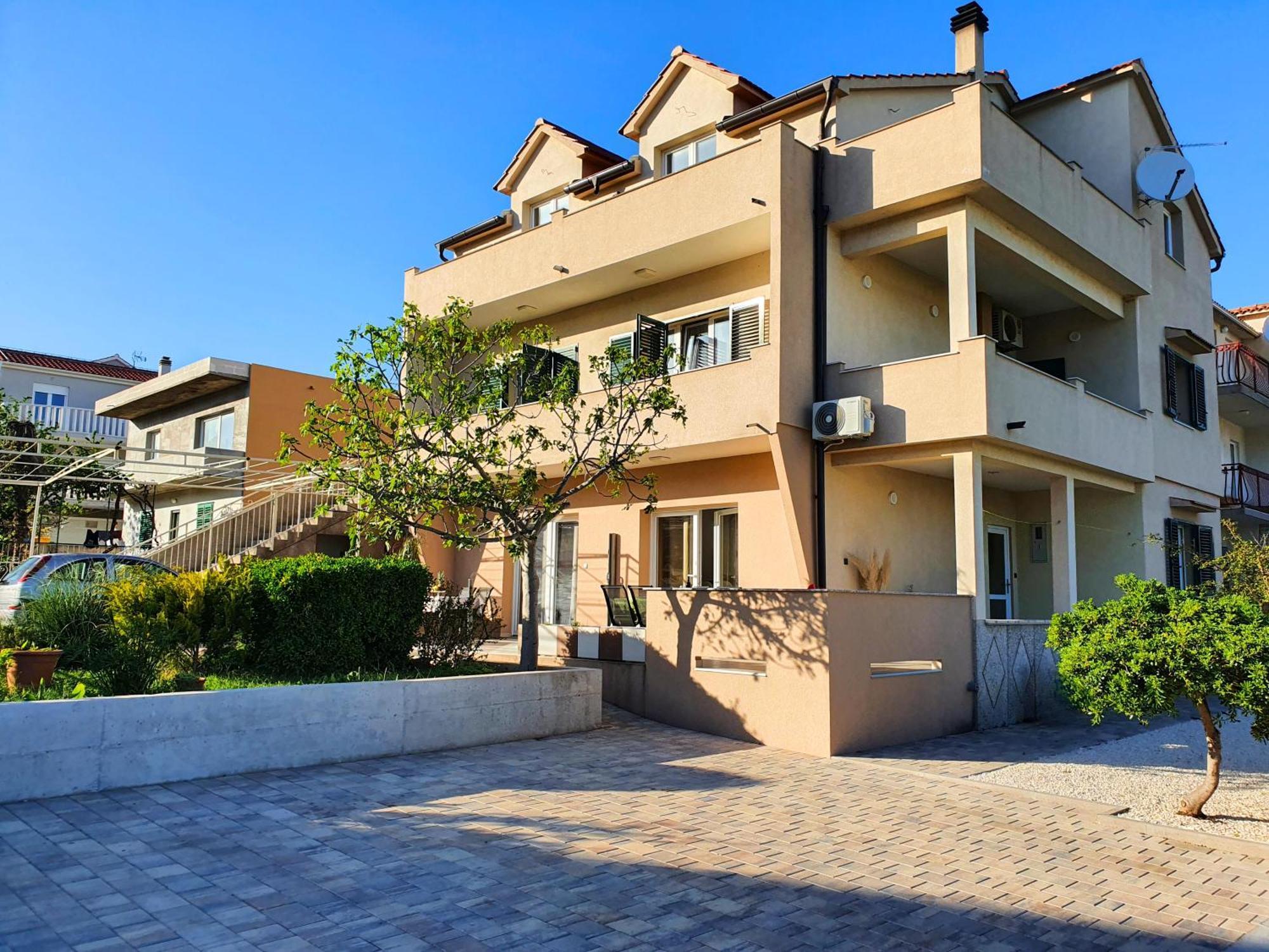 Gracienda Apartment Bilice Bagian luar foto